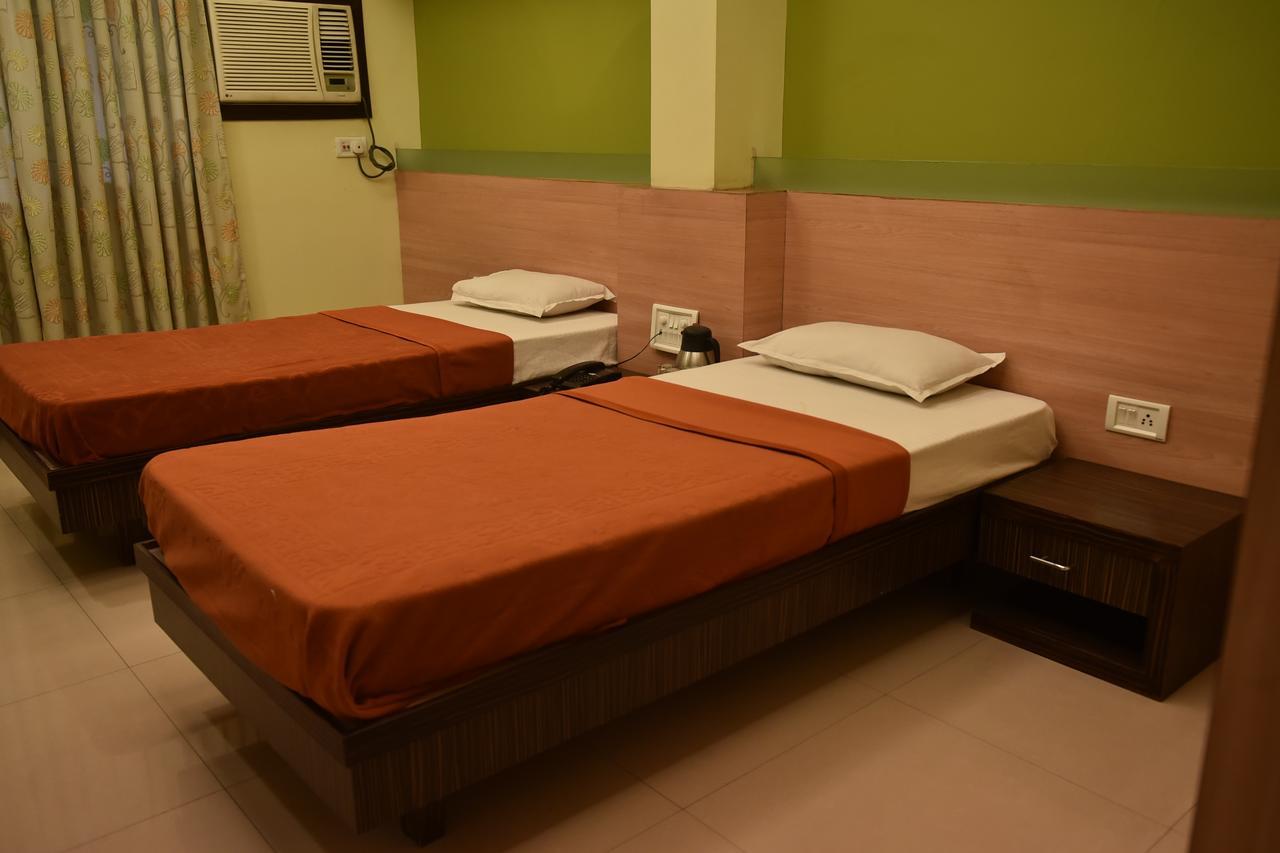 Hotel Poonam Райпур Экстерьер фото