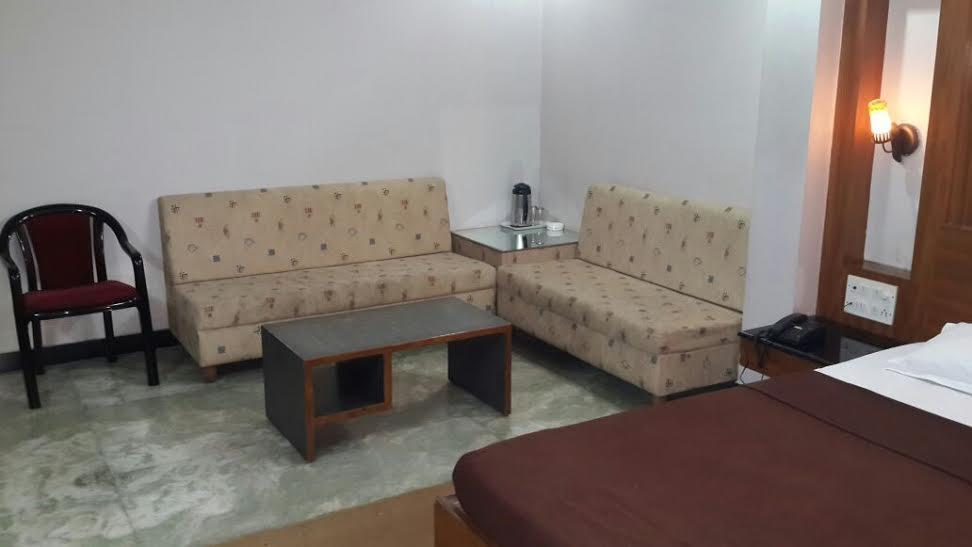 Hotel Poonam Райпур Экстерьер фото
